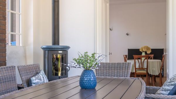 Urban Jungle: Designing an Indoor-Outdoor Flow for Seamless Living in 2026