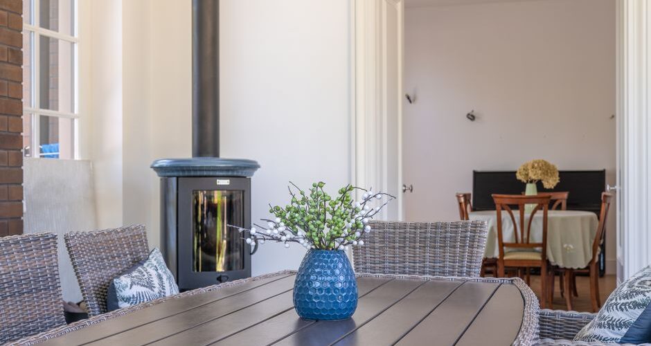 Urban Jungle: Designing an Indoor-Outdoor Flow for Seamless Living in 2026